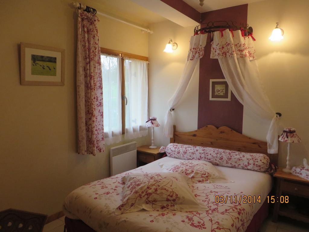 Chambres D'Hotes Au Temps Des Cerises 주미에즈 객실 사진