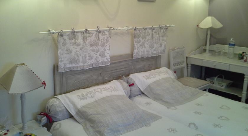 Chambres D'Hotes Au Temps Des Cerises 주미에즈 객실 사진