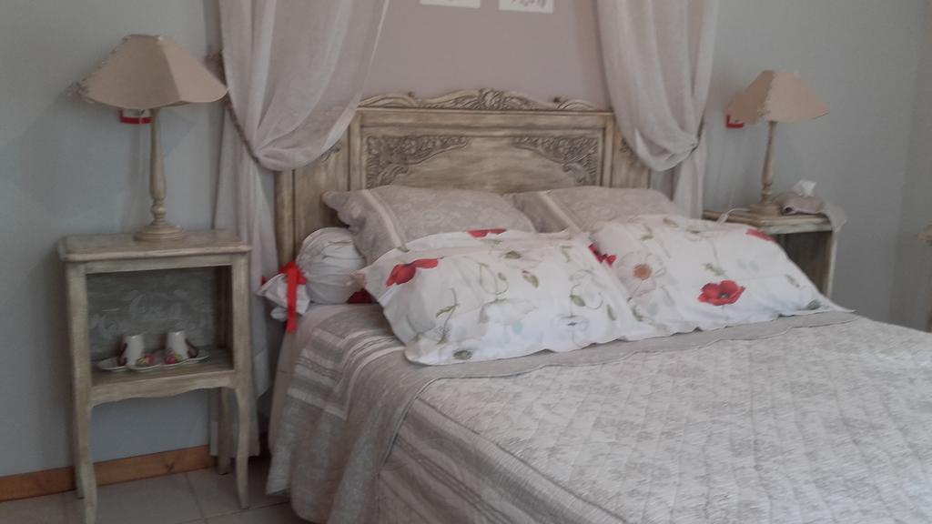 Chambres D'Hotes Au Temps Des Cerises 주미에즈 외부 사진